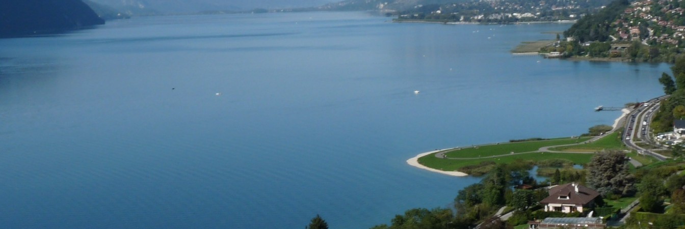 vue aérienne du lac du Bourget