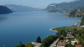 vue aérienne du lac du Bourget